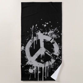 Grunge-Friedenssymbol – Urbanes Street-Art-Design Strandtuch
