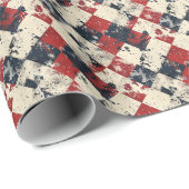 Grunge Harlequin Diamond Pattern Red and Navy Geschenkpapier (Rolleneckpunkt)
