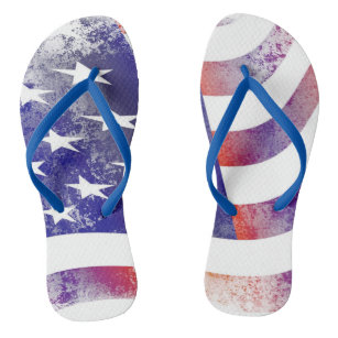 Grunge patriotische fließende amerikanische Flagge Badesandalen