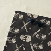 Grunge Pirate Skulls Pattern Strandtuch (Beispiel)