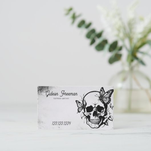 Grunge Schwarz & Grau Schädel mit Schmetterlingen Visitenkarte (Stehend Vorderseite)