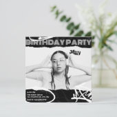 Grunge Schwarz/Weiß Foto Geburtstag Einladung (Stehend Vorderseite)