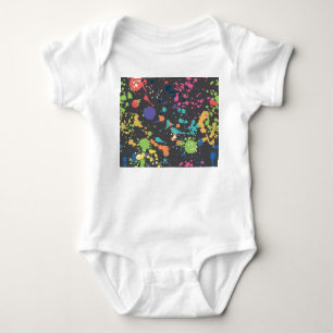 Grunge-Wasserfarbe: Farbige Flecken Muster. Baby Strampler