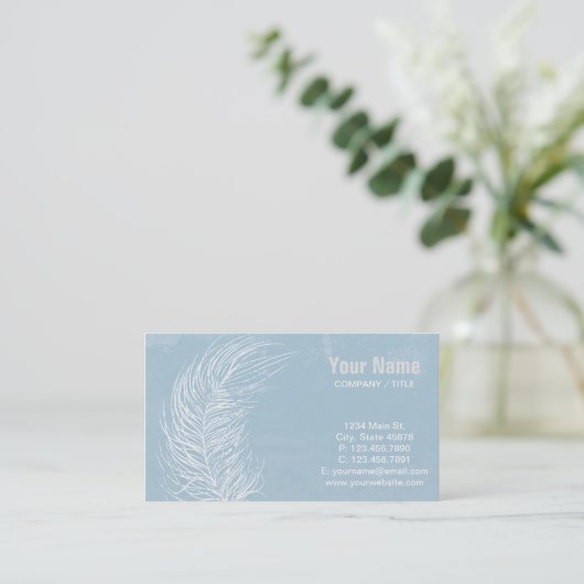 Grunge White Feather Visitenkarte (Stehend Vorderseite)