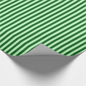 Grüngestrichenes Papier. Geschenkpapier (Ecke)