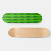 Grüngestricktes Weihnachtsbaummuster Skateboard (Horizontal)