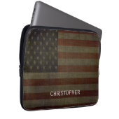 Grungy American Flag mit Linen Finish und Name Laptopschutzhülle (Vorne Rechts)