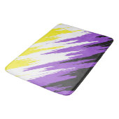 Grungy Funky ZigZag Abstrakte Flag für nichtbinäre Badematte (Schrägansicht)
