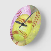 Grungy Girly Softball Runde Wanduhr (Winkel)