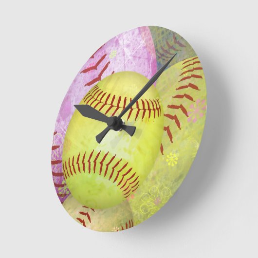 Grungy Girly Softball Runde Wanduhr (Winkel)