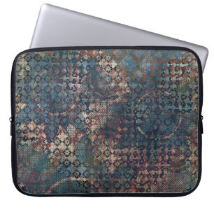 Grungy Muster mit unordentlichem Patchwork von Laptopschutzhülle