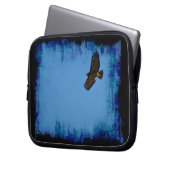 Grungy Red Tail Hawk Soaring Laptopschutzhülle (Vorderseite Links)
