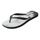 Grungy Stadthintergrund in Schwarzweiss Badesandalen (Schrägansicht)