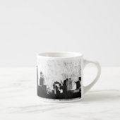 Grungy Stadthintergrund in Schwarzweiss Espressotasse (Rechts)
