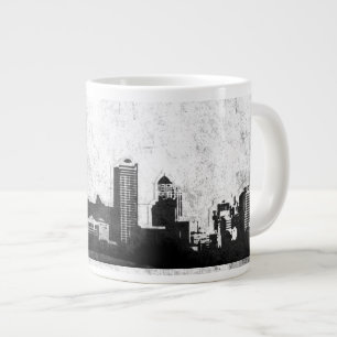 Grungy Stadthintergrund in Schwarzweiss Jumbo-Tasse