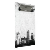 Grungy Stadthintergrund in Schwarzweiss Mini Klemmbrett (Schrägansicht)