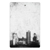 Grungy Stadthintergrund in Schwarzweiss Mini Klemmbrett (Rückseite)