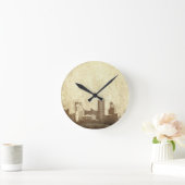 Grungy Stadthintergrund Runde Wanduhr (Zuhause)