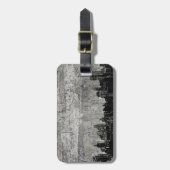 Grungy städtische Stadt Scape Schwarz-weiß Gepäckanhänger (Vorderseite vertikal)