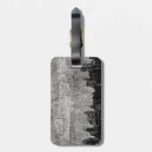 Grungy städtische Stadt Scape Schwarz-weiß Gepäckanhänger (Rückseite vertikal)
