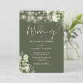 Grünlichter QR Code Foto Olive Green Wedding Einladung (Stehend Vorderseite)