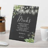 Grünlichter Schwarz-Weiß-Signatur-Getränke Sockelschild (In SItu)