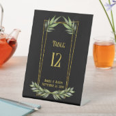 Grünpflanzen auf einem Goldrahmen-Hochzeitstisch Sockelschild (In Situ)