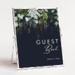 Grünpflanzen und Goldleaf | Dark Navy Guest Book S Poster<br><div class="desc">Wir haben diese Pflanzen- und Blattgold entworfen | dunkles Marinebildschild, um Ihren schlichten und dennoch eleganten boho Empfang zu vervollständigen. Es zeichnet sich durch moderne, grüne und weiße Eukalyptusblätter, Farnfolien, eine prächtige Blume und minimale Blätter aus Goldfolie aus. Diese Elemente geben das Gefühl eines skurrilen, bezaubernden Waldes, perfekt für jede...</div>