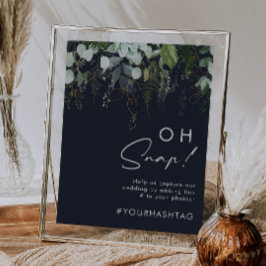 Grünpflanzen und Goldleaf | Dark Navy Oh Snap Hash Poster