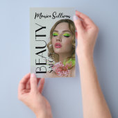 Grünton-Schönheitssalon Flyer (Handgriff)