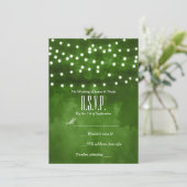 Grünwald Rustic String Lights Wedding RSVP Einladung (Stehend Vorderseite)