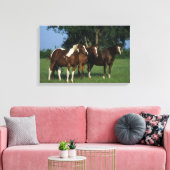 Gruppe der Stehenden Paint Horses Leinwanddruck (Insitu (Wohnzimmer))