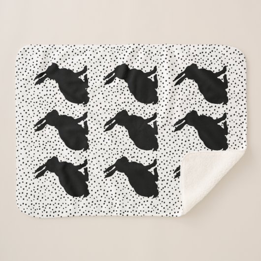 Gruppe sitzender Hasen mit schwarzer Silhouette Sherpadecke (Vorderseite (Horizontal))