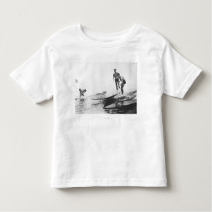 Gruppe Surfer in Honolulu, Hawaii Surfen Kleinkind T-shirt