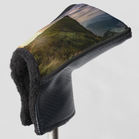 Gruppe von Menschen stehend auf einem Klippenrand Golf Headcover (3/4 Vorderseite)