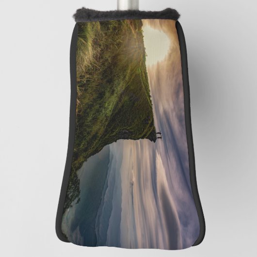 Gruppe von Menschen stehend auf einem Klippenrand Golf Headcover (Rotieren 90)