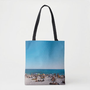 GRUPPE VON PERSONEN, DIE DEN GARANTIERTEN STRAND B TASCHE