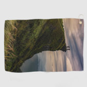 Gruppe von Personen stehend auf einem Felsrand Han Golfhandtuch (Horizontal)