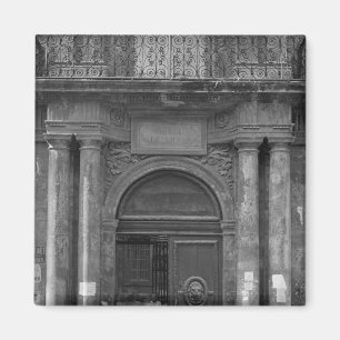 Gruppe von Schülern, die das Hotel de Ville verlas Magnet