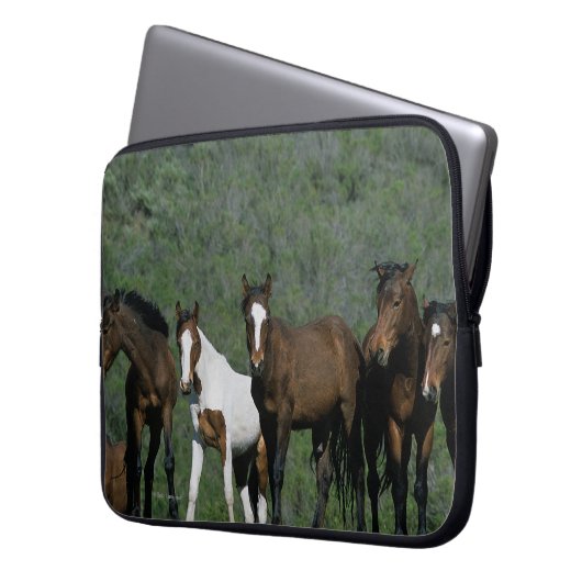 Gruppe wilde Mustang-Pferde Laptopschutzhülle (Vorderseite Links)