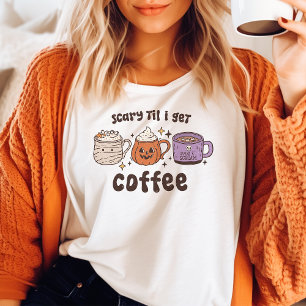Gruselig bis ich Kaffee bekomme Retro Halloween Tri-Blend Shirt