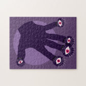 Gruselige Hand hat sonderbare Finger mit Puzzle (Horizontal)