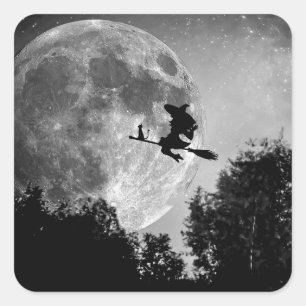 Gruselige Hexe auf Besen Vollmond Halloween Party Quadratischer Aufkleber
