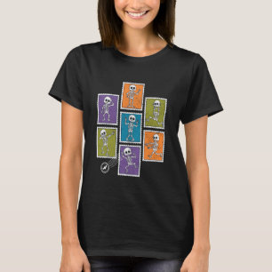 Gruselige süße Halloween-Briefmarken Skelett T-Shirt