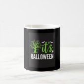 Gruseliger Halloween-Baum-Fledermäuse-Vektordesign Kaffeetasse (Mittel)