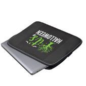 Gruseliger Halloween-Baum-Fledermäuse-Vektordesign Laptopschutzhülle (Vorne Knopf)