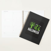 Gruseliger Halloween-Baum-Fledermäuse-Vektordesign Planer (Anzeige)