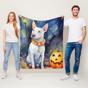 Gruseliger Halloween-Bullterrier mit Kürbissen Fleecedecke