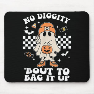 Gruseliger Halloween-Geist steht kurz vor dem Einp Mousepad