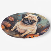 Gruseliger Halloween-Mops mit Kürbissen Pappteller (Schrägansicht)